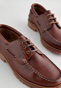 Thumbnail Image 4