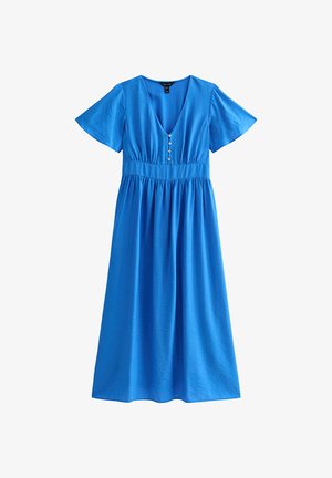 Niebieska sukienka midi z krótkim rękawem, dekoltem w kształcie litery V, czterema guzikami z przodu na biuście, dopasowaną talią i marszczonym dołem.