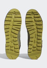 adidas Terrex TERREX SNOWPITCH COLD.RDY HIKING - Hikingschuh - focus olive   core black   pulse olive