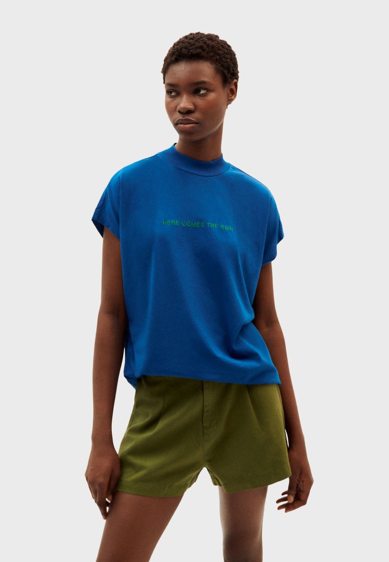 Thinking Mu HERE COMES THE SUN - Camiseta estampada - royal blue