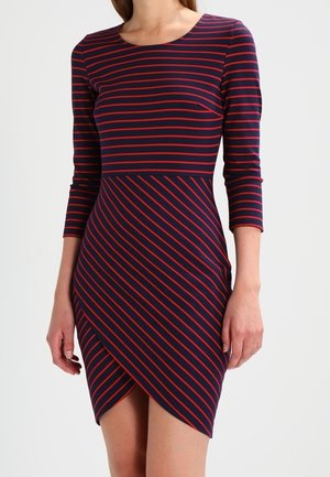 Robe fourreau - red
