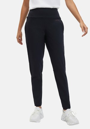 - Spodnie treningowe