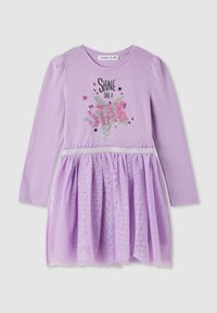 Abito a maniche lunghe lilla con gonna in tulle a strati, caratterizzato da una grafica di stelle luccicanti e testo: "Brilla come una stella". Materiale in cotone morbido.