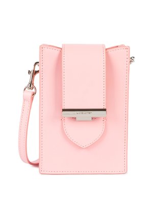 Piccola borsa a tracolla rettangolare in pelle rosa chiaro con chiusura a patta e fibbia in metallo argento, dotata di tracolla staccabile e cuciture precise.