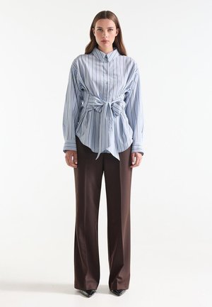 Juffrouw Jansen Overhemd - light blue dark brown