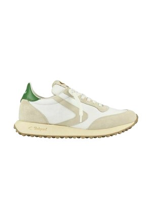 Scarpa da corsa con una tomaia in suede beige e rete bianca, tallone verde e suola in gomma marrone chiaro. Caratterizzata da accenti di colore neutro e lacci.