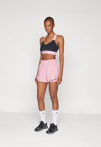 Nike Performance ONE - Short 2 en 1 - elemental pink/reflective silver