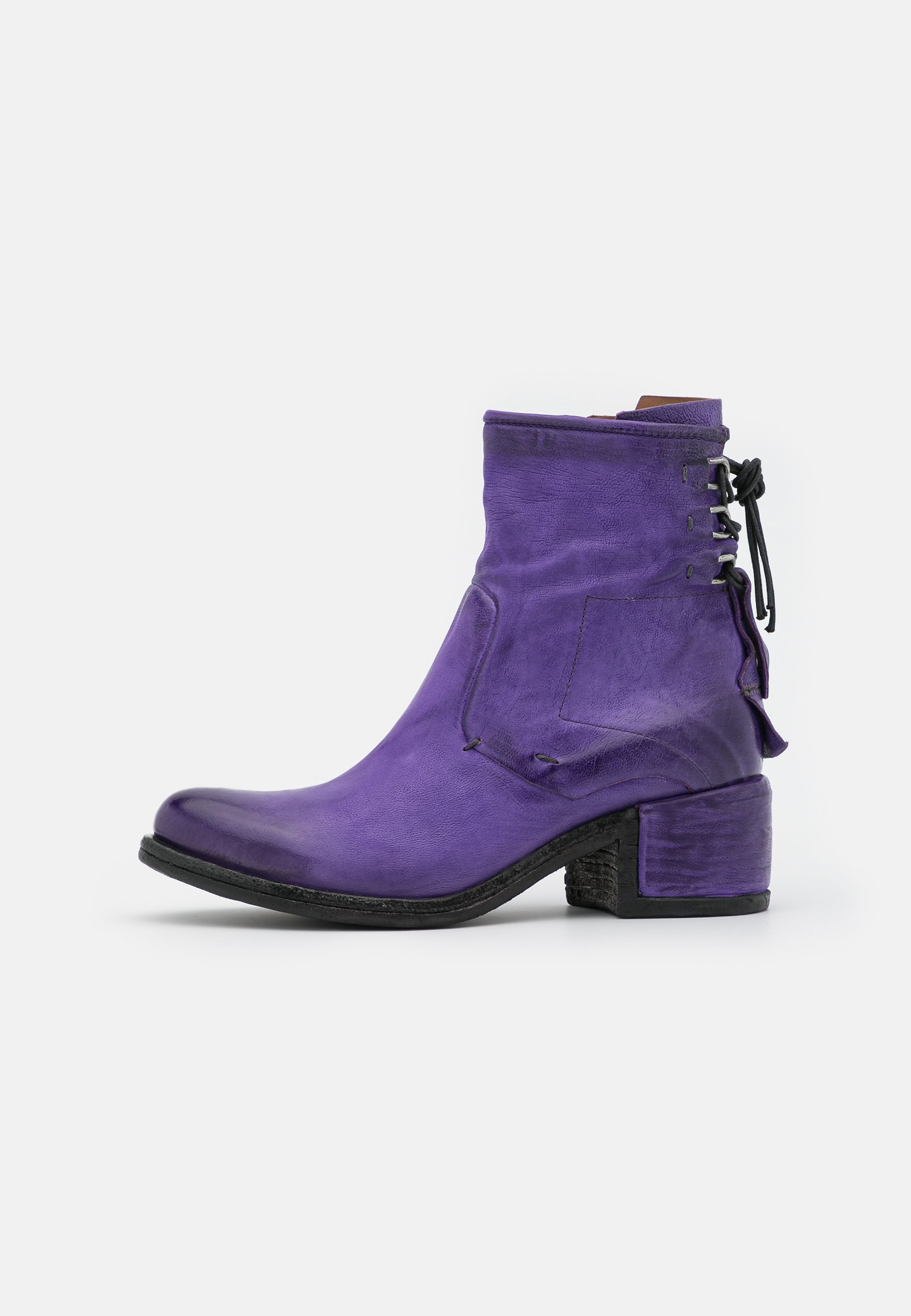 lila stiefel damen