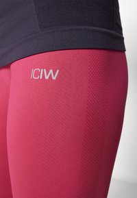 ICANIWILL DEFINE SEAMLESS BIKER SHORTS - Tajice - dark pink