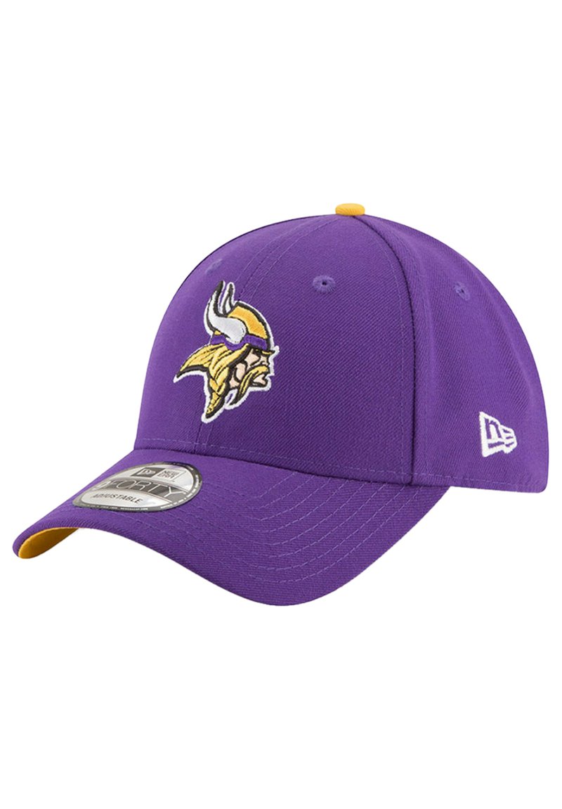 Cappellino da baseball viola con logo dei Vichinghi ricamato sulla parte anteriore, dettagli gialli sulla visiera e un design strutturato.