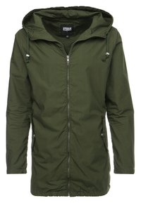 Lekka kurtka w kolorze oliwkowej zieleni z kapturem, zamkiem błyskawicznym na całej długości, sznurkami do regulacji i bocznymi kieszeniami, wykonana z gładkiego, trwałego materiału.