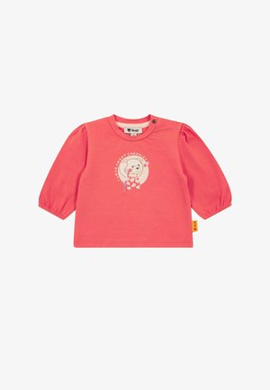 Top coral de algodón de manga larga con mangas abullonadas, con un gráfico de oso y el texto "Me encantan las cerezas dulces", con una etiqueta de logo en el lateral.