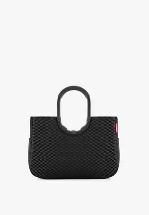 Schwarze Mesh-Tragetasche mit einem runden harten Griff, ausgestattet mit einem strukturierten Webdesign und einem roten Logo-Tag an der Seite.