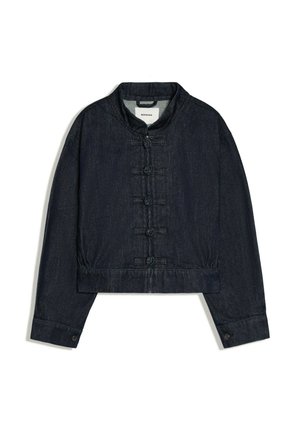 Mørkeblå denimjakke med lange ærmer, opretstående krave og fem traditionelle kinesiske knapknob ned foran.