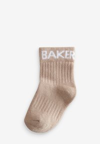 Beige Rippensocken mit weißem "BAKER"-Logo am Bündchen. Der Stoff wirkt weich und strukturiert, ideal für legere Anlässe.