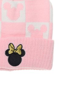 Berretto di lana rosa con motivo a scacchi bianchi, impreziosito da sottili contorni di Topolino e un volto di Minni Mouse ricamato in nero, con un fiocco dorato.
