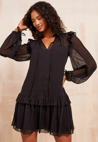 Friends Like These REGULAR FIT - LONG SLEEVE DOBBY  WITH NECK - Rochie de zi - black