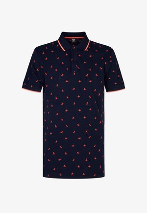 Sötétkék, rövid ujjú polo póló, kis piros sziluettek mintázatával. Piros gallérral és ujjvégekkel kiemelve.
