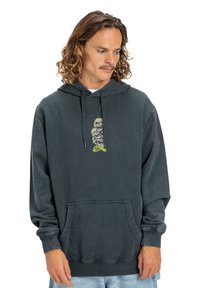 Tmavošedá mikina s kapucňou vyrobená z mäkkého bavlneného materiálu. Obsahuje predné vrecko a grafický dizajn kostier v zelenej farbe na hrudníku.