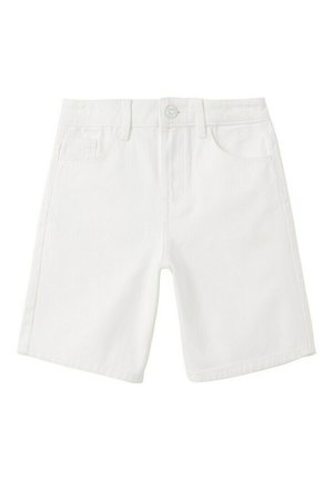 Witte denim shorts met knoop- en ritssluiting aan de voorkant, riemlussen en twee voorzakken, weergegeven op een effen achtergrond.