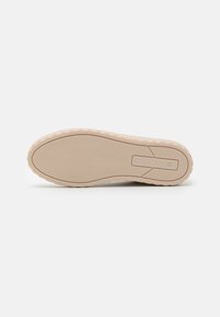 Marco Tozzi Tenisky - cream