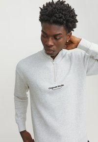 Jack & Jones JORVESTERBRO QUARTER ZIP - Sudadera - white melange