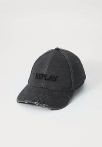Cappellino da baseball in denim nero con visiera curva. Presenta il logo ricamato "REPLAY" in filo scuro e dettagli consumati sulla visiera.