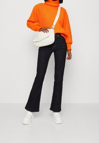Colourful Rebel Sweter