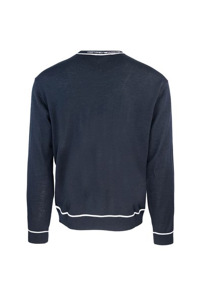 Maglione crewneck navy con maniche lunghe, bordo bianco ai polsini e all'orlo, realizzato in un materiale liscio, presenta un'etichetta con il marchio sul colletto.
