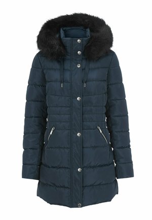 Lång mörkblå kviltad vinterjacka med silverknappar, dragkedjefickor på sidan och en huva som är kantad med svart konstfäll.
