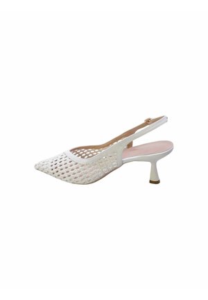 Décolleté slingback bianca con tacco kitten, punta appuntita e design in rete intrecciata sulla tomaia, con un tacco sottile di media altezza.
