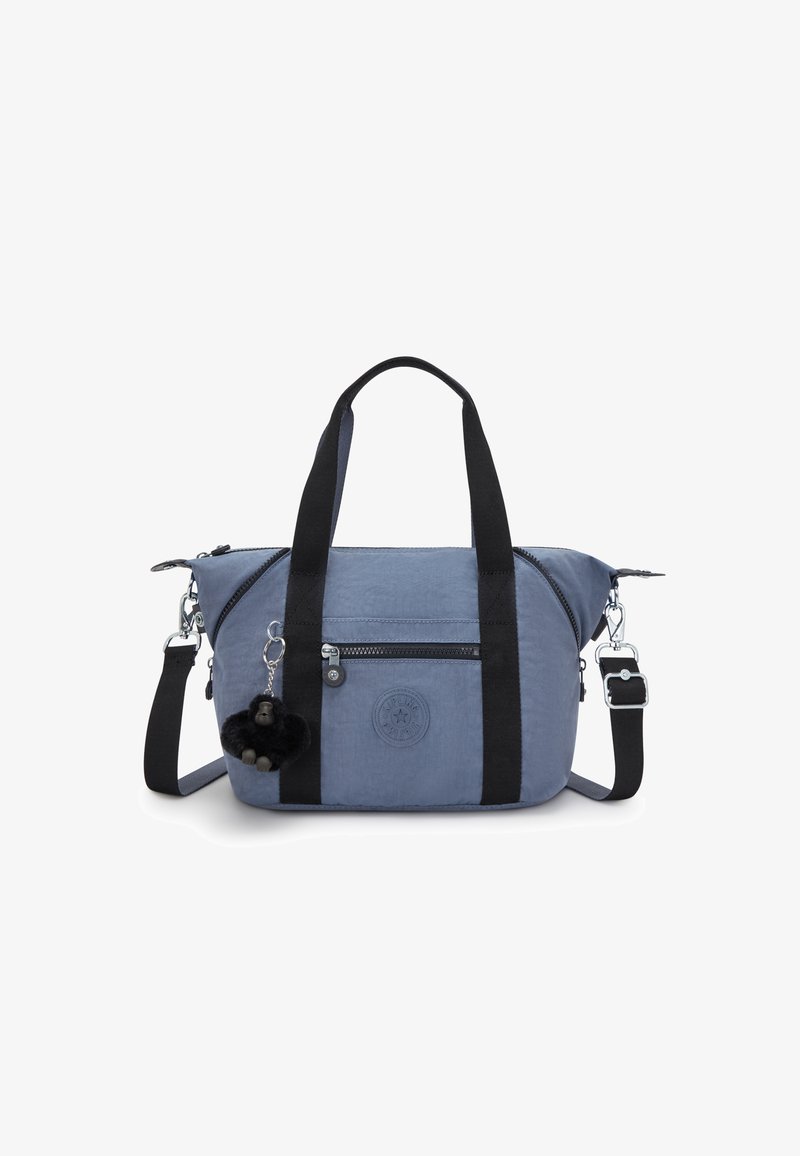 Borsa a spalla in tessuto blu con dettagli neri, scomparti con zip, manici superiori e un charm staccabile con una figura nera pelosa.