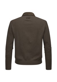 Braune Strickjacke mit Kragen, gerippten Bündchen und Saum. Sie verfügt über eine ausgeprägte Schulterpartie und dezentes Branding am Hals.
