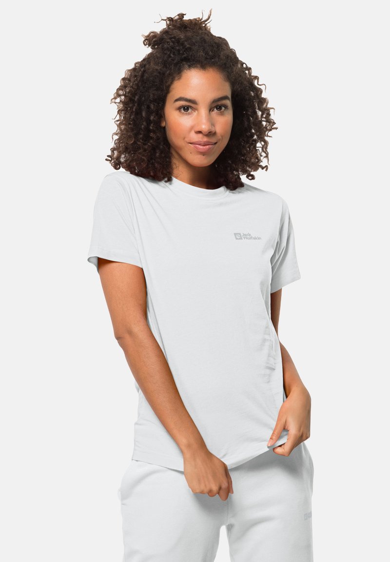 T-shirt gris clair à manches courtes en tissu doux, avec un petit logo en haut à gauche et une coupe décontractée.