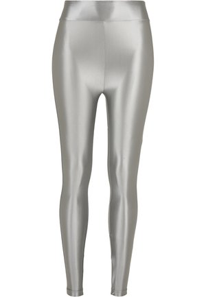 Leggings metallici argento con una texture liscia e lucida. Design aderente con una vita alta e senza cuciture visibili.