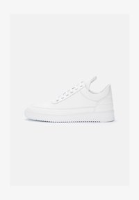 Selectat, all white