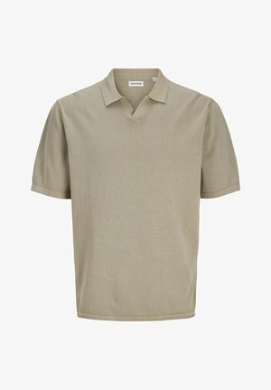 Krémový polo tričko s krátkým rukávem a texturovaným povrchem, s designem ve tvaru V a plochým límcem. Jednoduché, čisté linie bez viditelných vzorů.