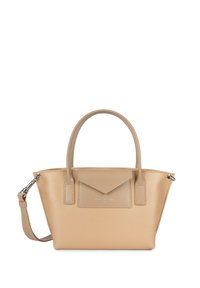 Sac en toile beige en cuir avec double anses supérieures, bandoulière réglable et poche frontale triangulaire. Texture lisse avec un logo discret.