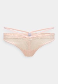 Lyserød blonde-tanga med geometrisk mønster, gennemsigtigt materiale og tynde krydsede stropper ved taljen. Mærke synligt bagpå.
