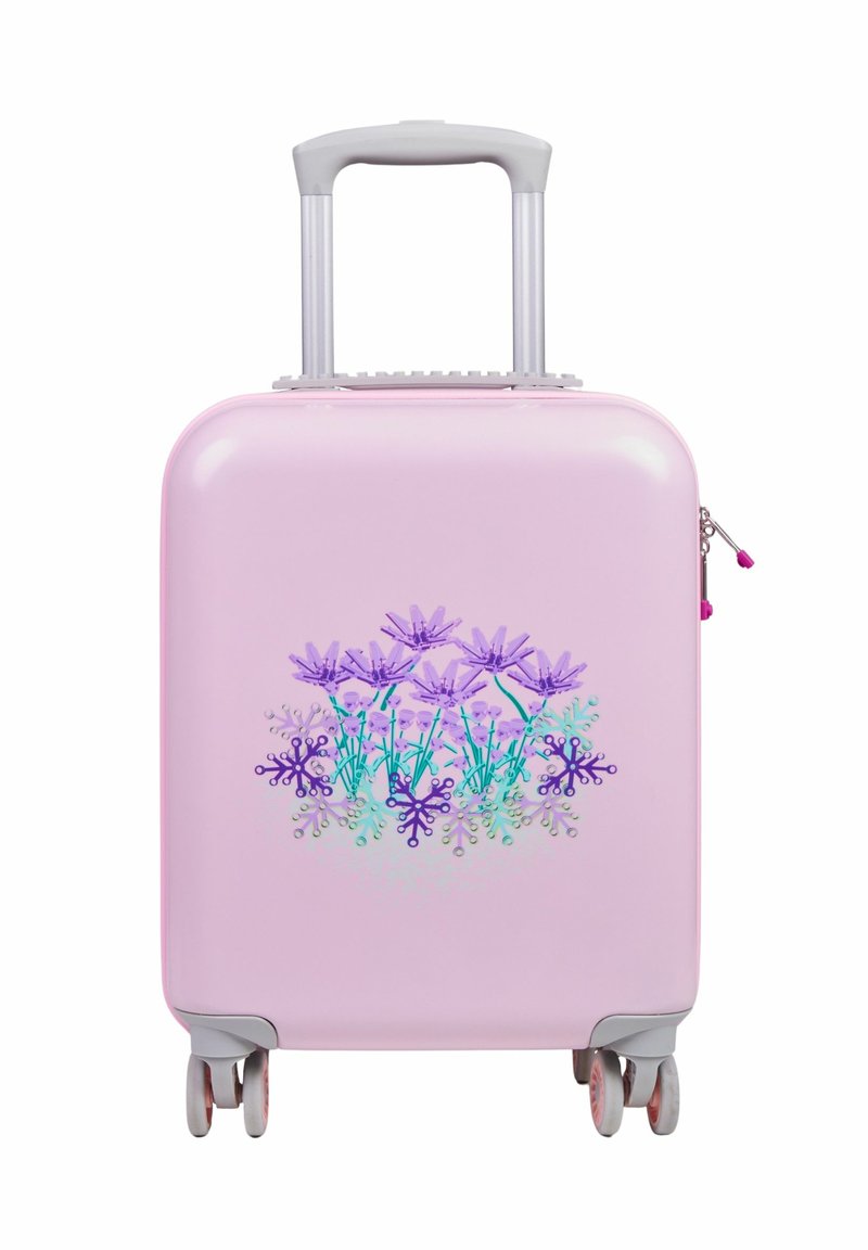 Hårdskalig rosa resväska med ett handtag på toppen, blommönster i lila och teal, och fyra hjul för mobilitet. Dragkedjestängning på sidan.