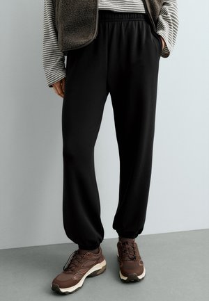 OYSHO, SOFT-TOUCH JOGGERS - Pantalon de survêtement - black