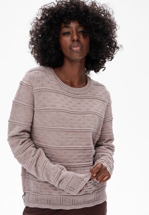 - Sweter