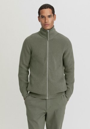 hessnatur Strickjacke - oliv