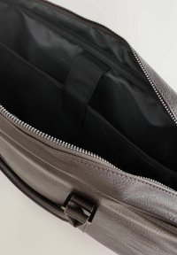 Unausgewählt, brown