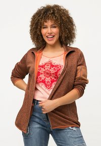 Ulla Popken OPSTAANDE KRAAG RITSZAKKEN - Cardigan - red