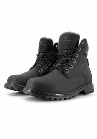 Svarta ankelstövlar med matt yta, förstärkt tå, tjock gummisula och vit pälsfoder vid kragen. Har stadig snörning och metallöglor.