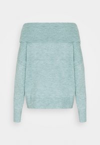 Světlě modrý svetr s odkrytými rameny se žebrovaným výstřihem a manžetami. Měkká pletená textura, krátký střih a dlouhé rukávy.