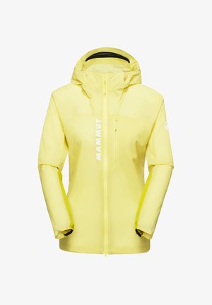 Giacca impermeabile gialla con cappuccio, cerniera frontale completa, tasca sul petto e logo "MAMMUT" sul davanti.