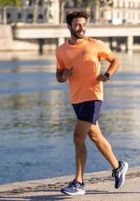 Brooks DISTANCE SHORT SLEEVE 2.0 - Sports T-shirt - live wire miles of fun