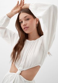 QS DOBBY MIT CUT OUTS - Jurk - weiß